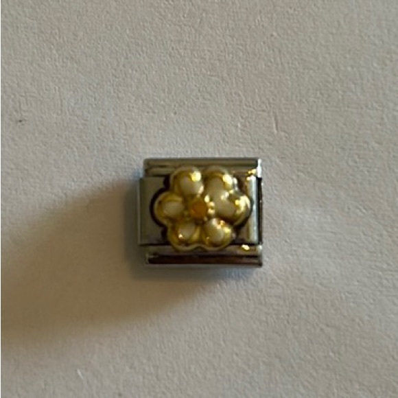 ZOPPINI (nomination) 2/$25 white flower bracelet link - Picture 2 of 6